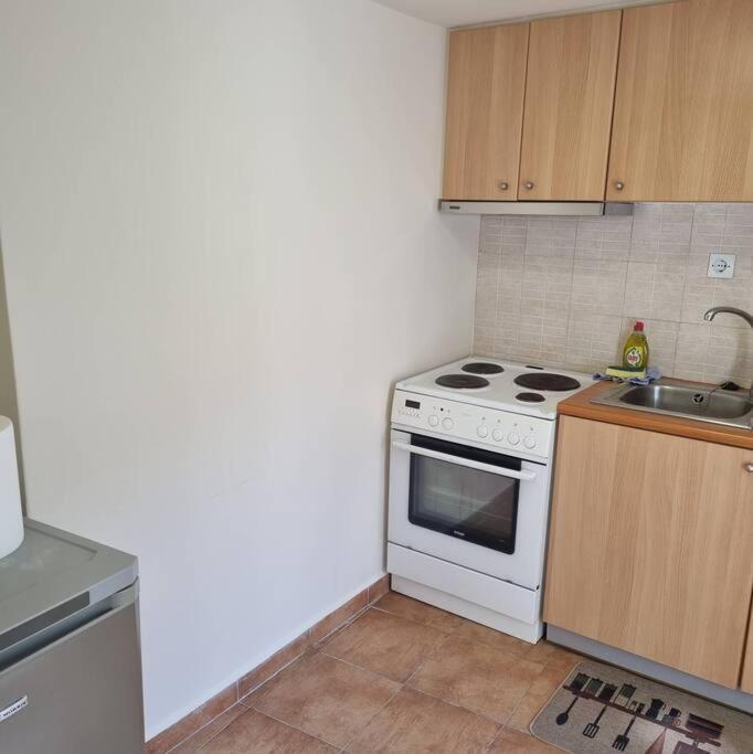 Evi'S Touch 1 Apartment Poros Town Екстериор снимка