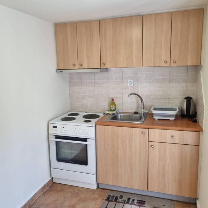 Evi'S Touch 1 Apartment Poros Town Екстериор снимка